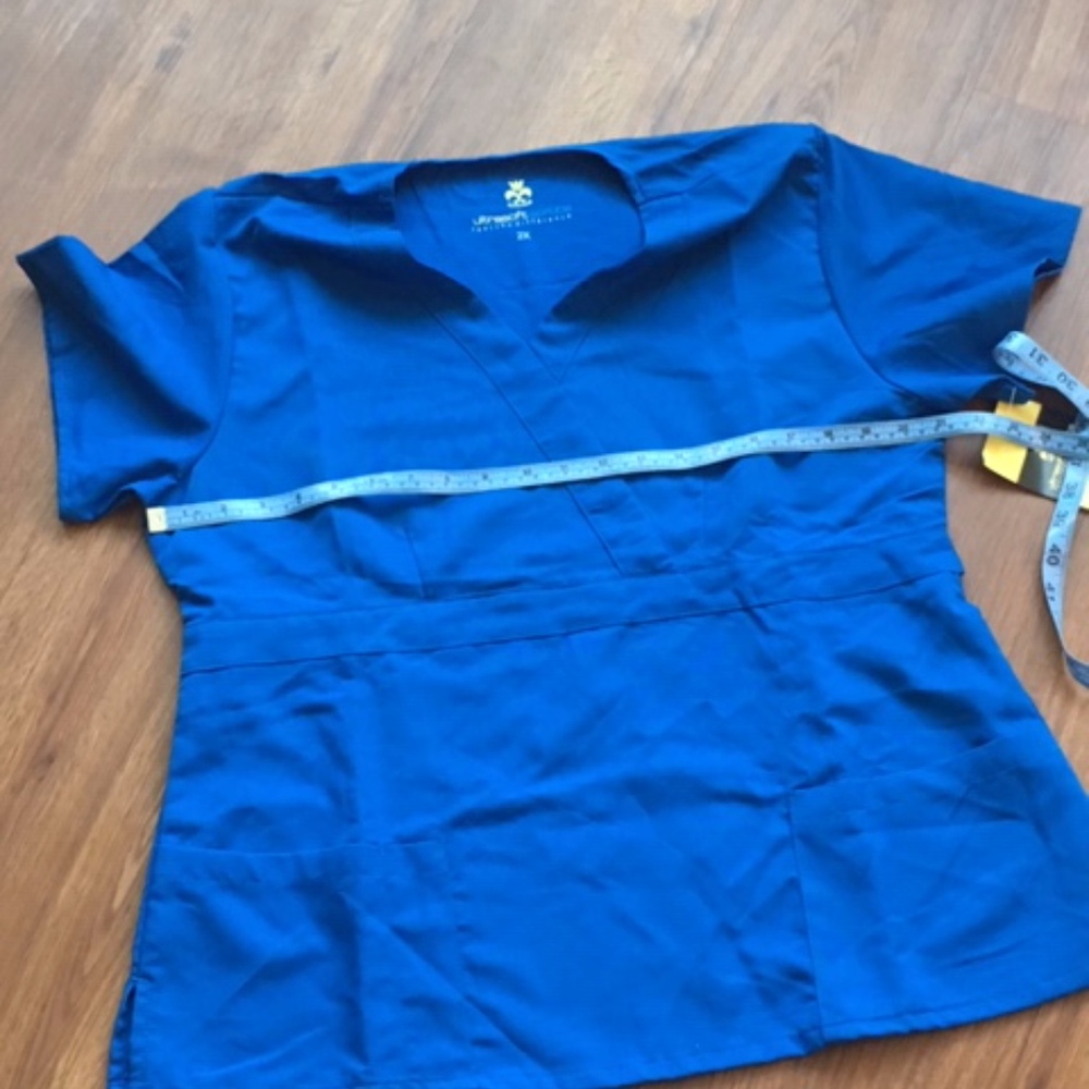 NWT Royal blue scrub top, miss labeled size